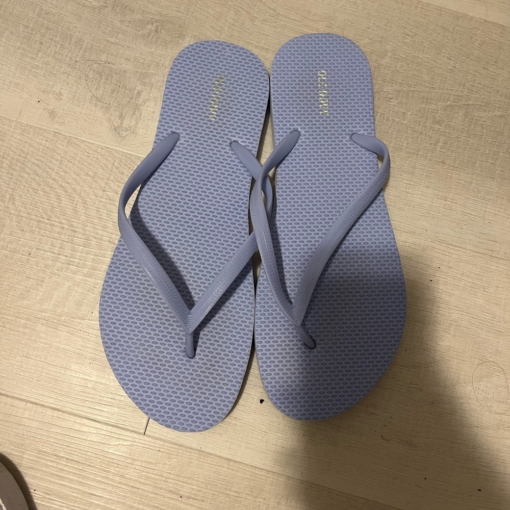 Old Navy flip flops never worn